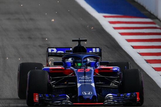 Автоспорт. Формула-1. Гран-при России. Свободные заезды. Первая сессия