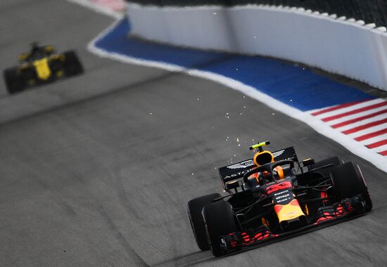 Автоспорт. Формула-1. Гран-при России. Свободные заезды. Первая сессия