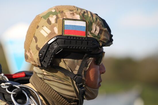 Совместные учения разведывательных подразделений российских и белорусских десантников