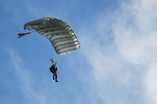 Совместные учения разведывательных подразделений российских и белорусских десантников