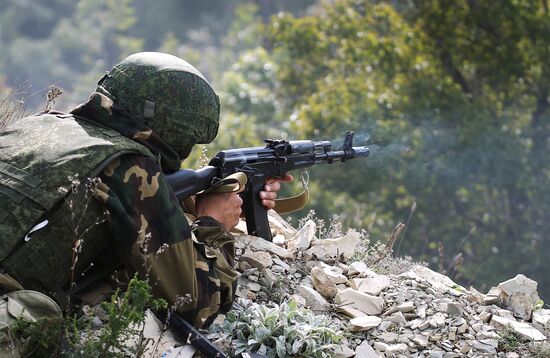 Совместные учения разведывательных подразделений российских и белорусских десантников