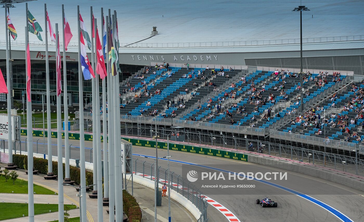 Автоспорт. Формула-1. Гран-при России. Свободные заезды. Вторая сессия