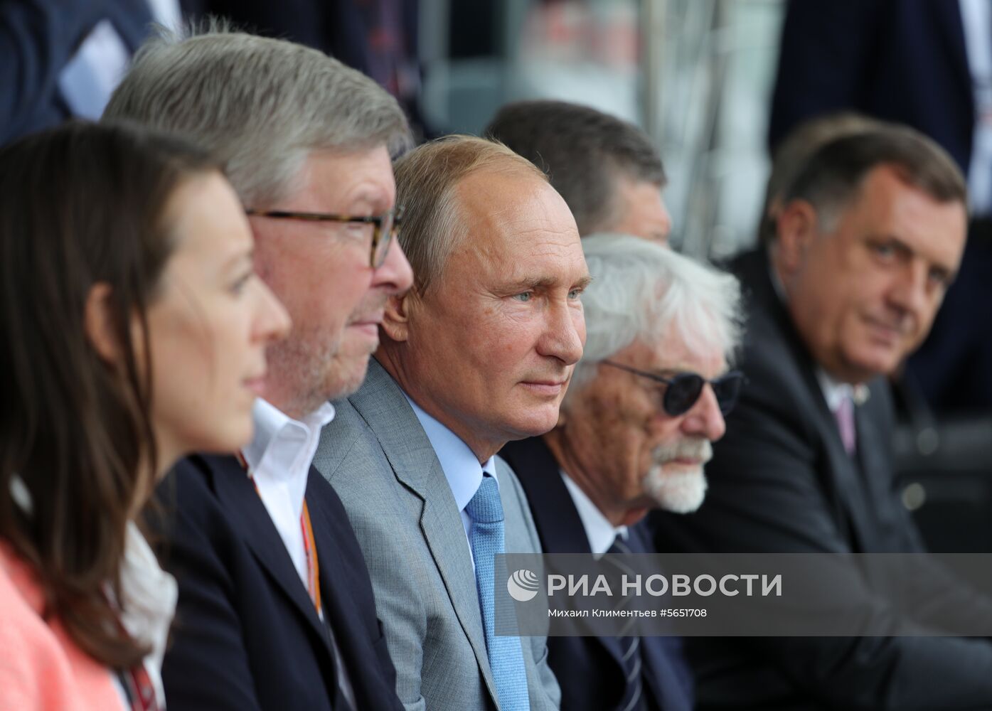 Президент РФ В. Путин посетил гонки чемпионата мира "Формула-1" в Сочи