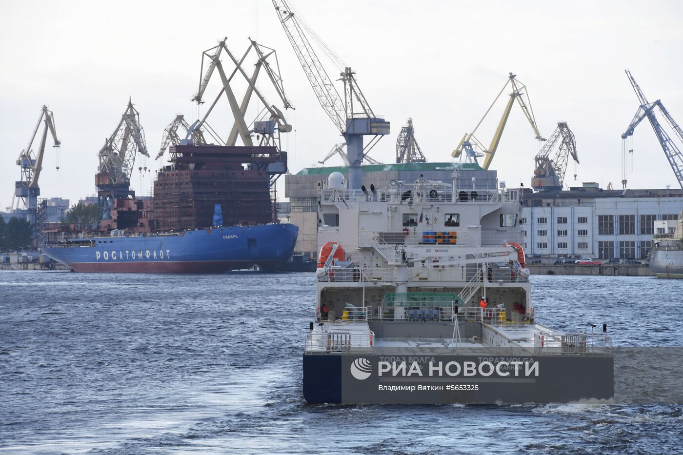 Сухогруз "Волго-Дон 185" в Санкт-Петербурге