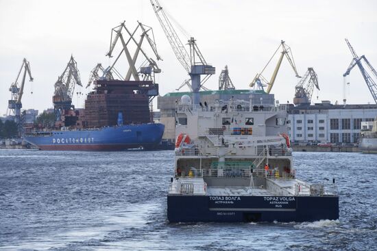 Сухогруз "Волго-Дон 185" в Санкт-Петербурге