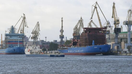 Сухогруз "Волго-Дон 185" в Санкт-Петербурге