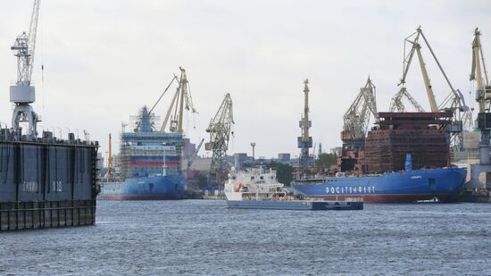 Сухогруз "Волго-Дон 185" в Санкт-Петербурге