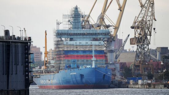 Сухогруз "Волго-Дон 185" в Санкт-Петербурге