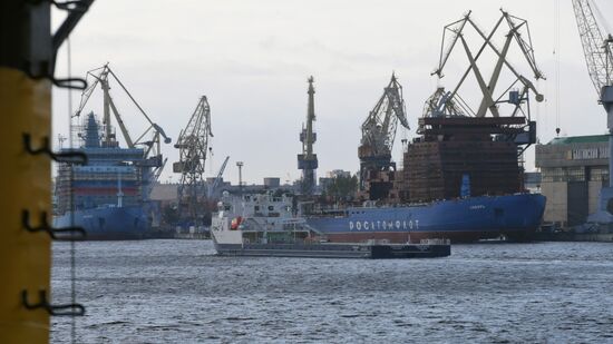 Сухогруз "Волго-Дон 185" в Санкт-Петербурге