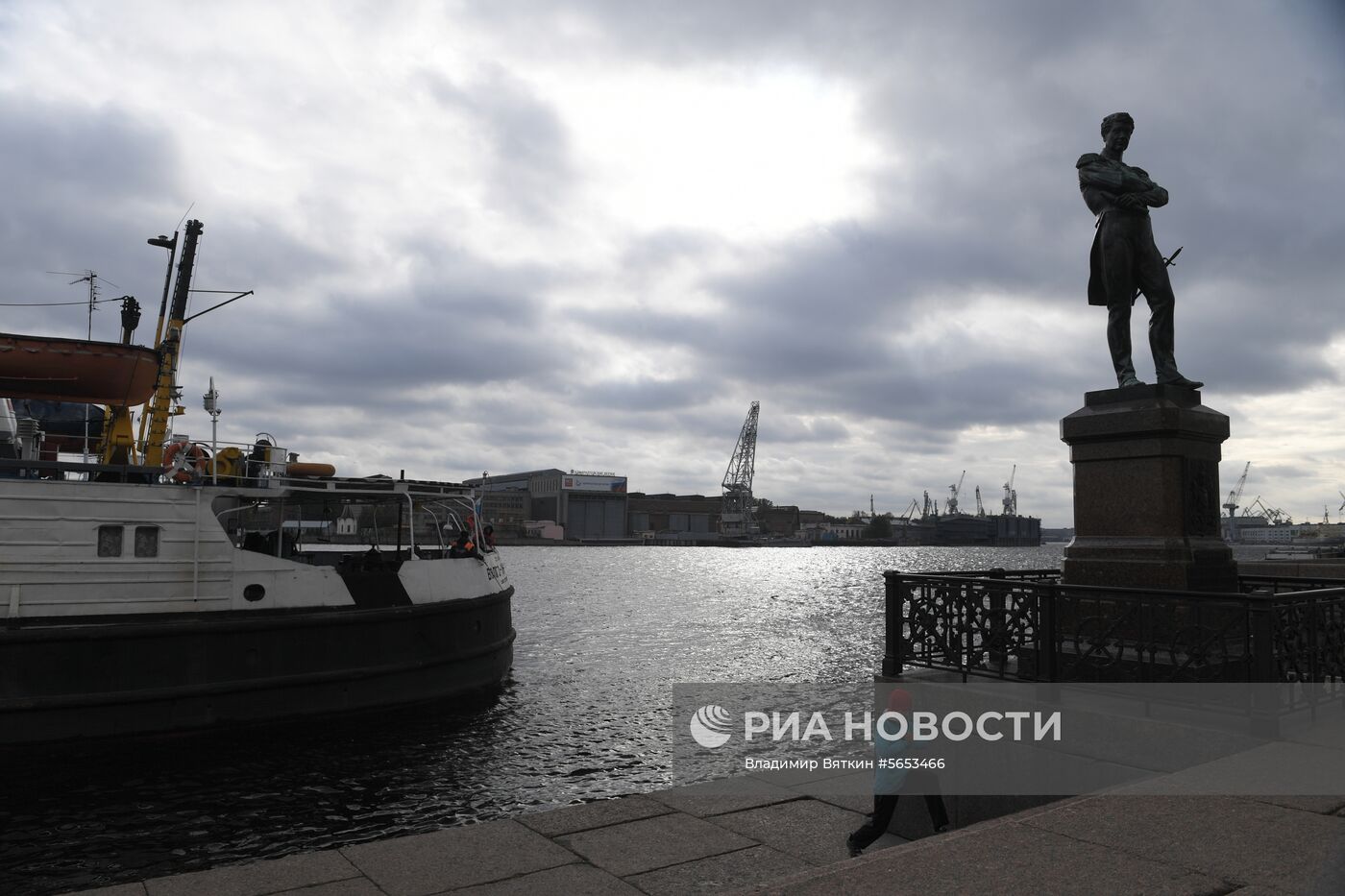 Сухогруз "Волго-Дон 185" в Санкт-Петербурге