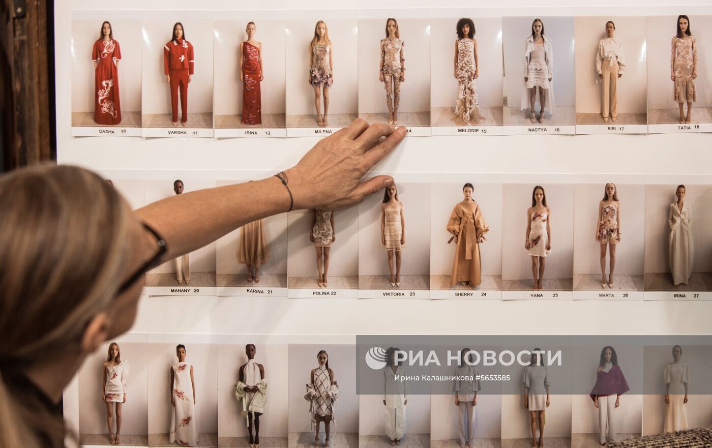 Показ коллекции В. Юдашкина на Парижской неделе моды