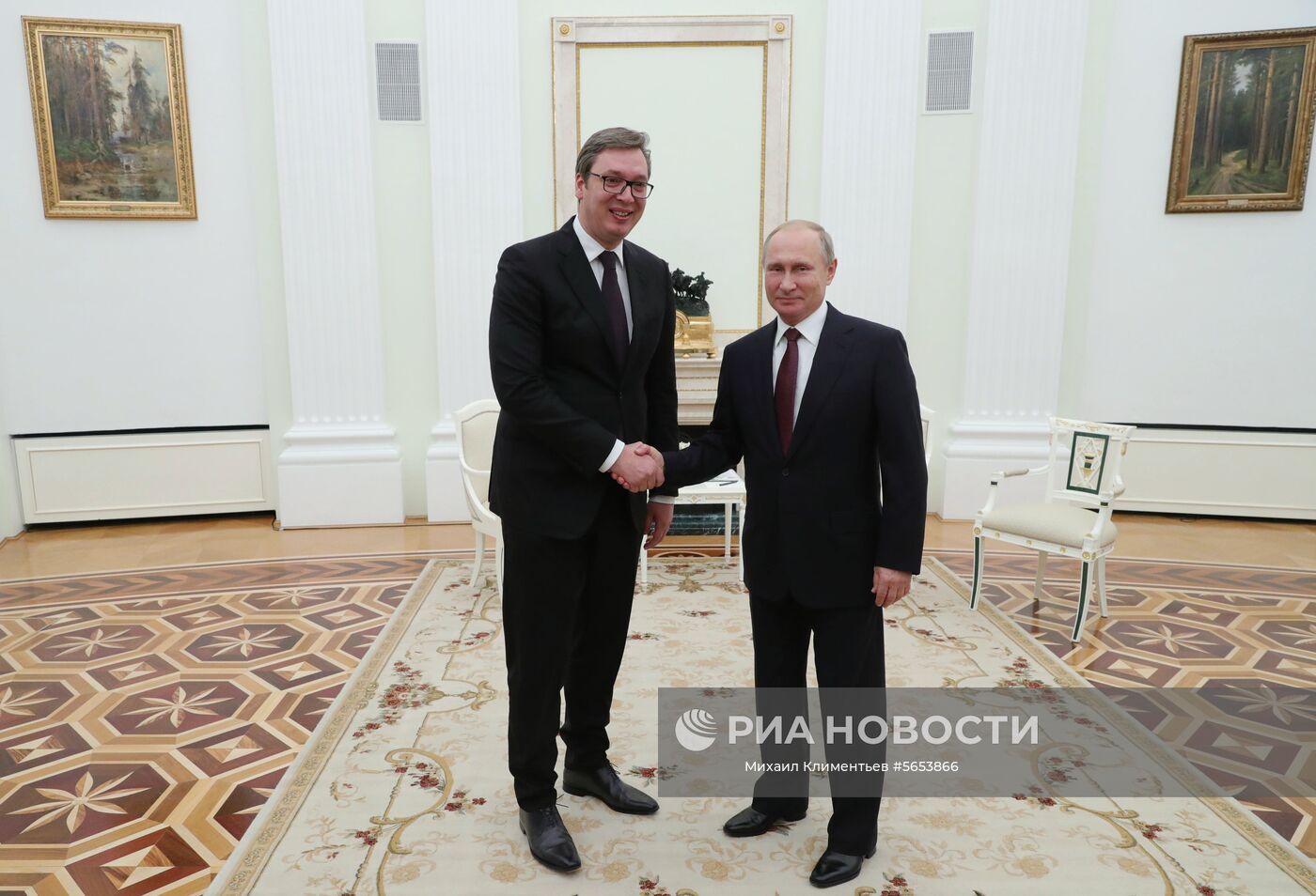 Президент РФ В. Путин встретился с президентом Сербии А. Вучичем