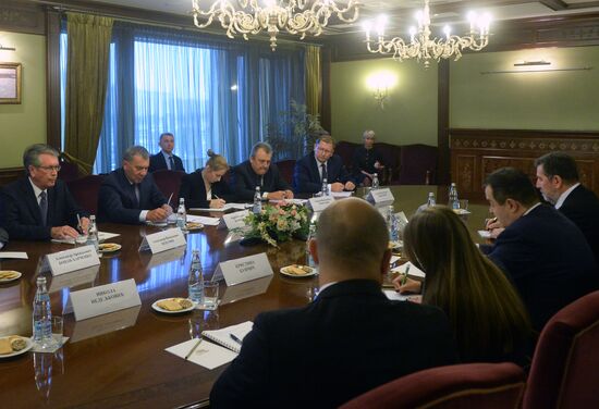 Заместитель председателя правительства РФ Ю. Борисов провел ряд встреч