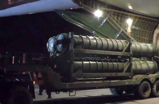 Минобороны РФ доставило комплексы ЗРК С-300 в Сирию
