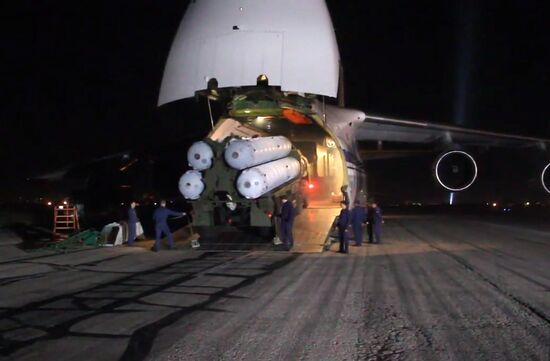 Минобороны РФ доставило комплексы ЗРК С-300 в Сирию