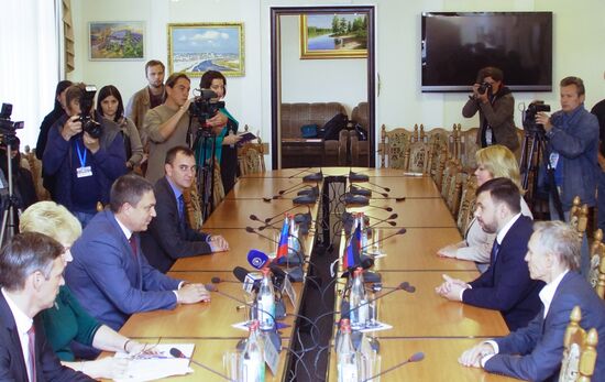 Встреча глав Донецкой и Луганской республик Д. Пушилина и Л. Пасечника