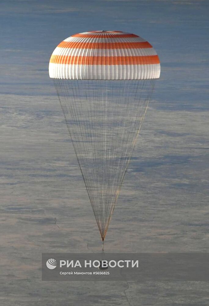 Возвращение экипажа космического корабля "Союз МС-08"