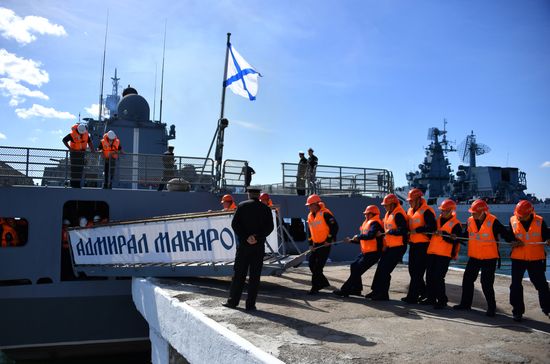 Встреча фрегата «Адмирал Макаров» в Севастополе 