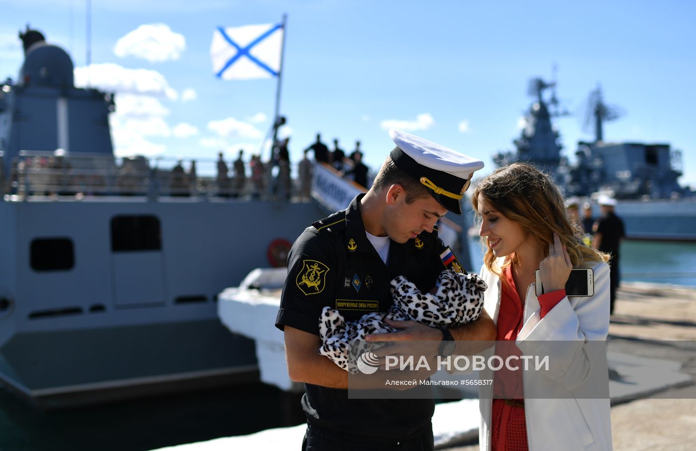 Встреча фрегата «Адмирал Макаров» в Севастополе 