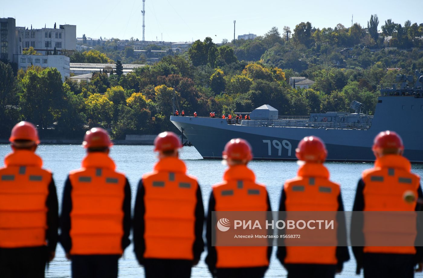 Встреча фрегата «Адмирал Макаров» в Севастополе 