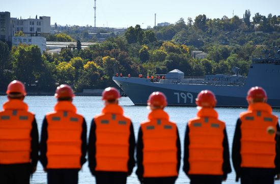 Встреча фрегата «Адмирал Макаров» в Севастополе 