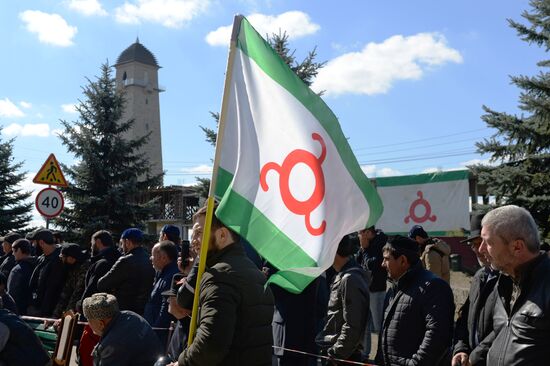 Митинг в Магасе против установления границы с Чеченской Республикой 