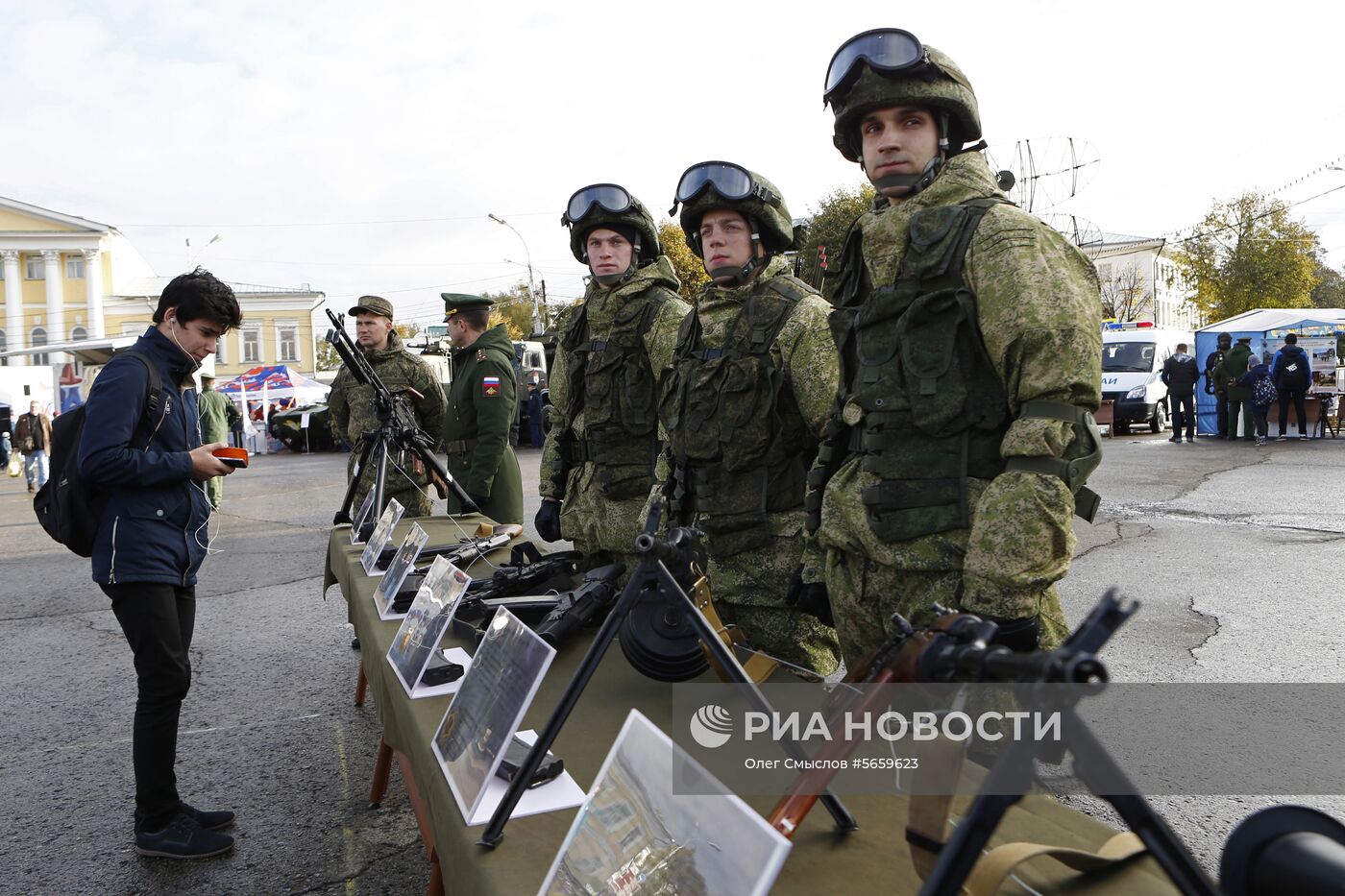 Акция Минобороны "Военная служба по контракту - твой выбор" в Костроме