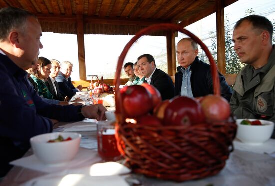 Рабочая поездка президента РФ В. Путина и премьер-министра РФ Д. Медведева в Ставропольский край