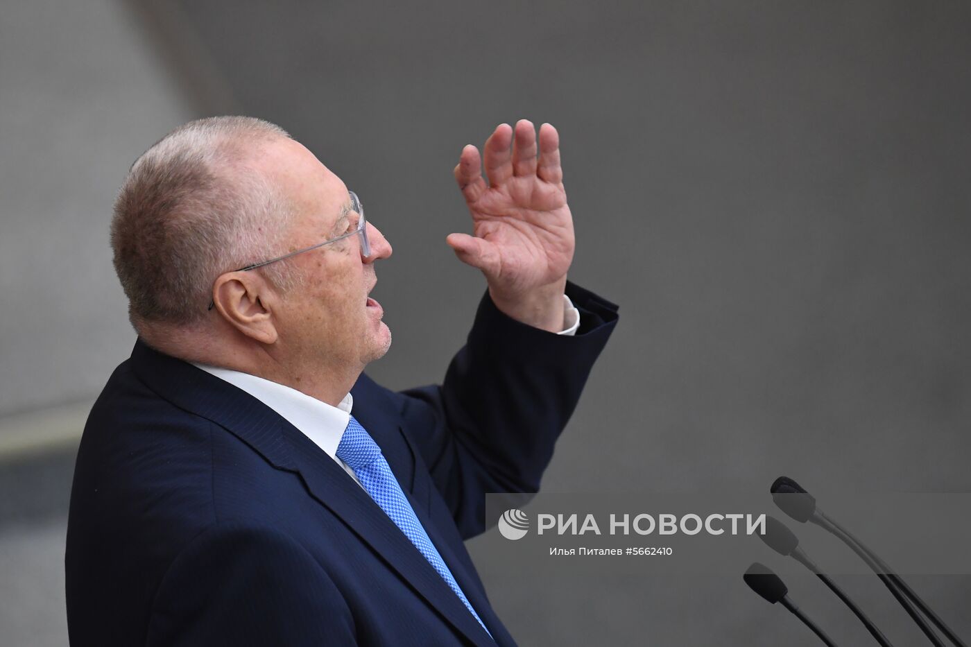 Руководитель фракции ЛДПР в Государственной думе РФ Владимир Жириновский выступает на пленарном заседании Государственной Думы РФ. Место: Россия, Москва. Автор: Илья Питалев/РИА Новости. Пленарное заседание Госдумы РФ