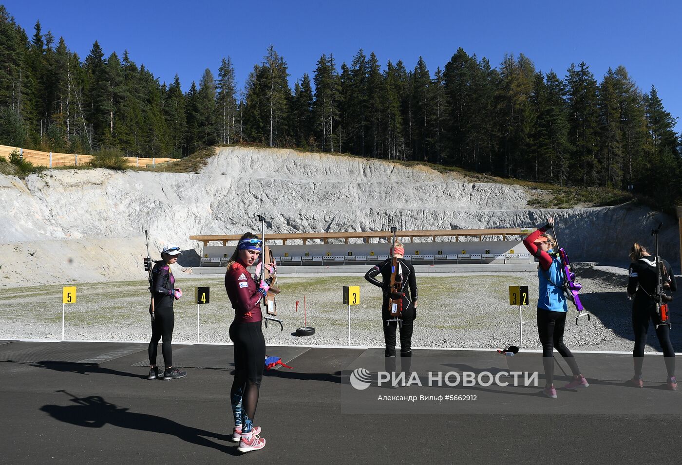 Тренировочный сбор российских команд по биатлону и лыжным гонкам