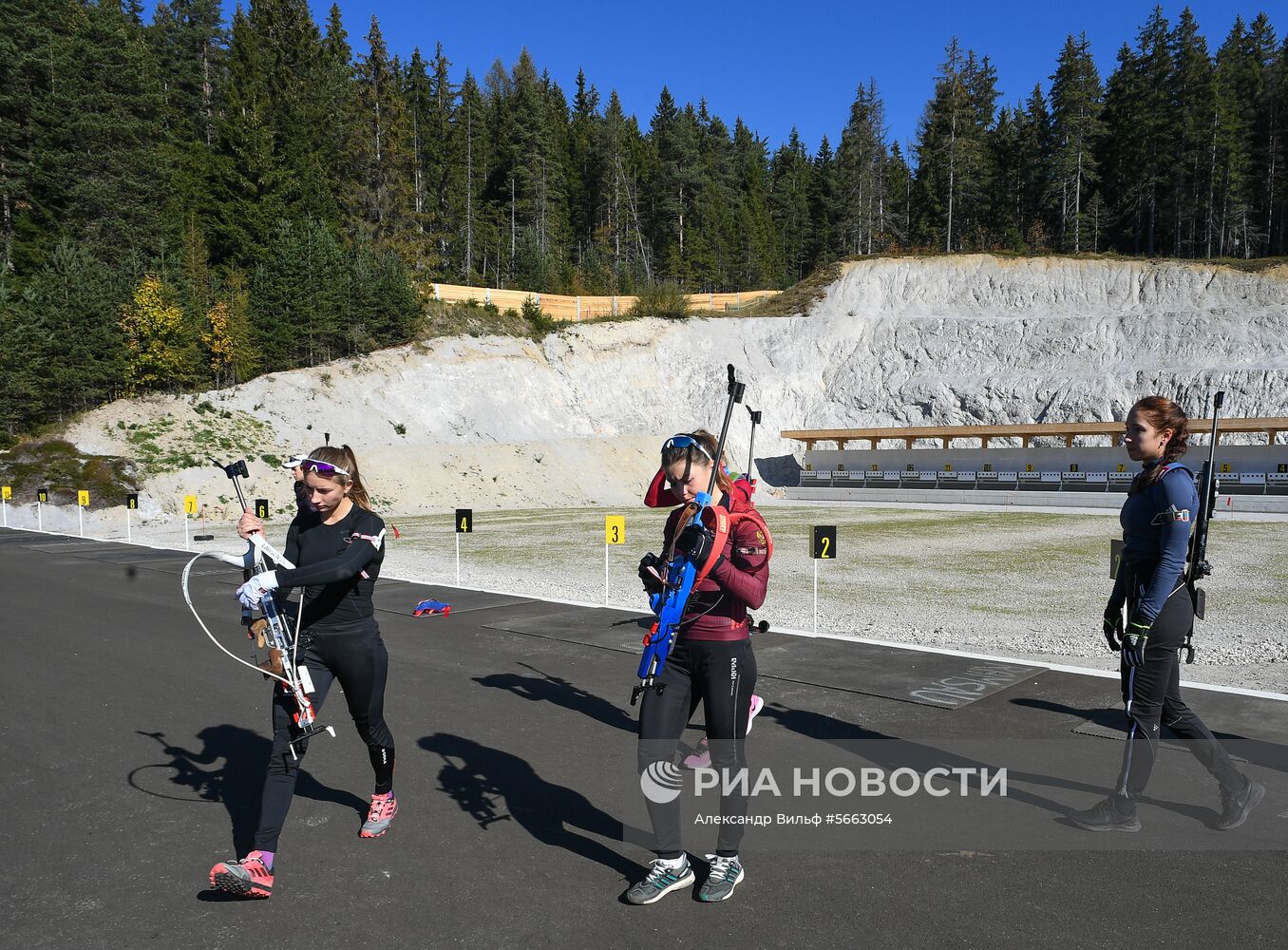 Тренировочный сбор российских команд по биатлону и лыжным гонкам