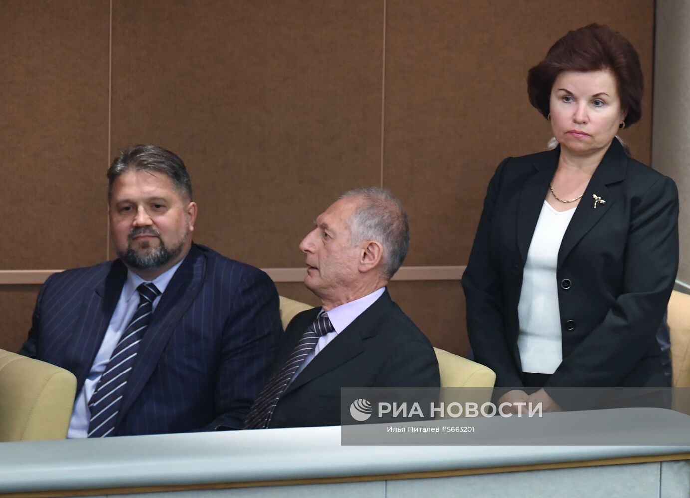 Директор юридического департамента Банка России Алексей Гузнов, советник председателя Банка России Алексей Симановский и начальник главного управления Банка России по Центральному федеральному округу Надежда Иванова (слева направо) на пленарном заседании Государственной Думы РФ. Место: Россия, Москва. Автор: Илья Питалев/РИА Новости. Пленарное заседание Госдумы РФ
