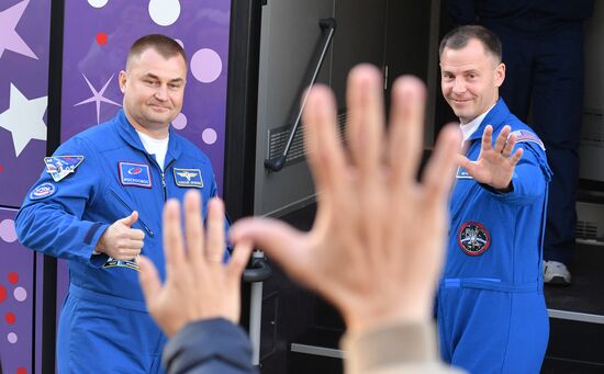 Члены экипажа МКС-57/58 перед отъездом на стартовую площадку космодрома «Байконур»