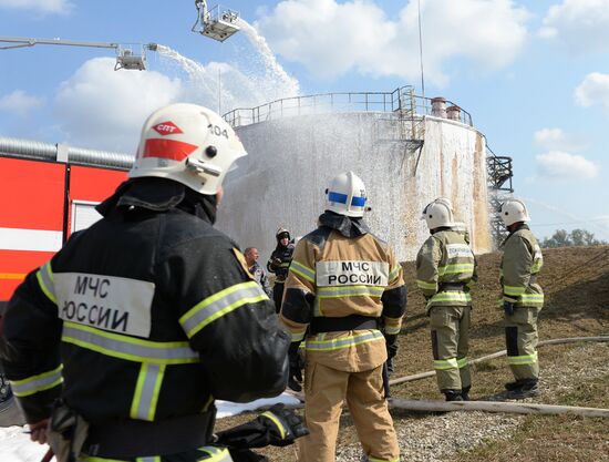 Учения МЧС по тушению природных пожаров в Грозном