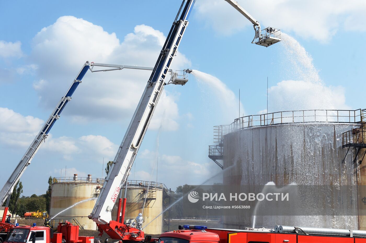 Учения МЧС по тушению природных пожаров в Грозном