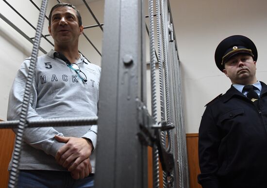 Рассмотрение ходатайства следствия об аресте В. Романюка, обвиняемого в мошенничестве