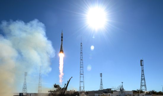 Старт ракеты-носителя "Союз-ФГ" с пилотируемым кораблем "Союз МС-10