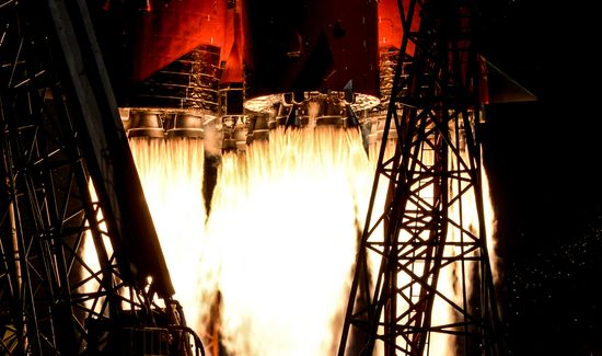 Старт ракеты-носителя "Союз-ФГ" с пилотируемым кораблем "Союз МС-10