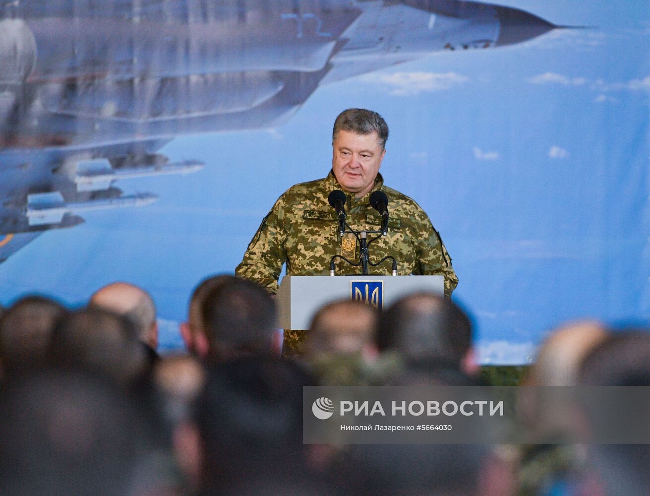 Президент Украины П. Порошенко посетил Объединенный операционный центр сил многонациональных учений «Чистое небо-2018»