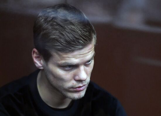 Рассмотрение ходатайства следствия об аресте А. Кокорина и П. Мамаева