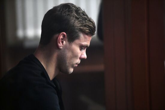 Рассмотрение ходатайства следствия об аресте А. Кокорина и П. Мамаева