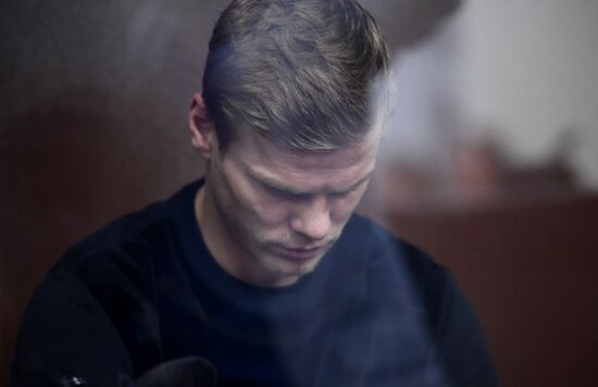 Рассмотрение ходатайства следствия об аресте А. Кокорина и П. Мамаева