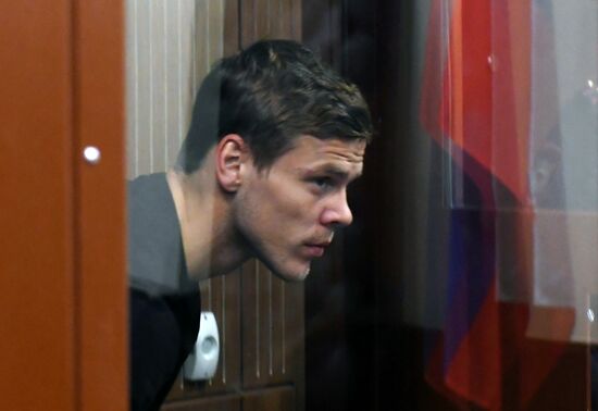 Рассмотрение ходатайства следствия об аресте А. Кокорина и П. Мамаева