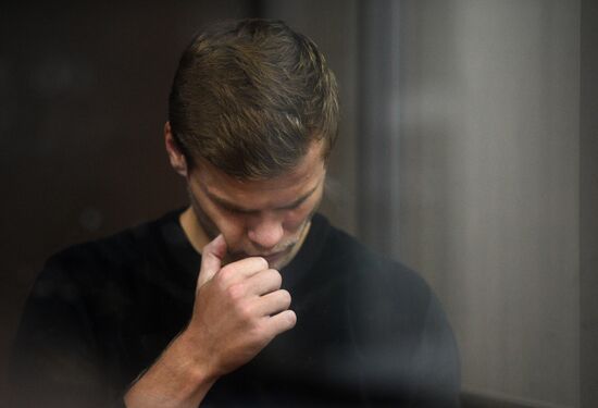 Рассмотрение ходатайства следствия об аресте А. Кокорина и П. Мамаева