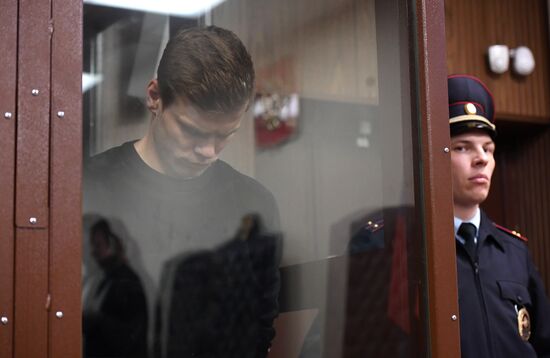 Рассмотрение ходатайства следствия об аресте А. Кокорина и П. Мамаева