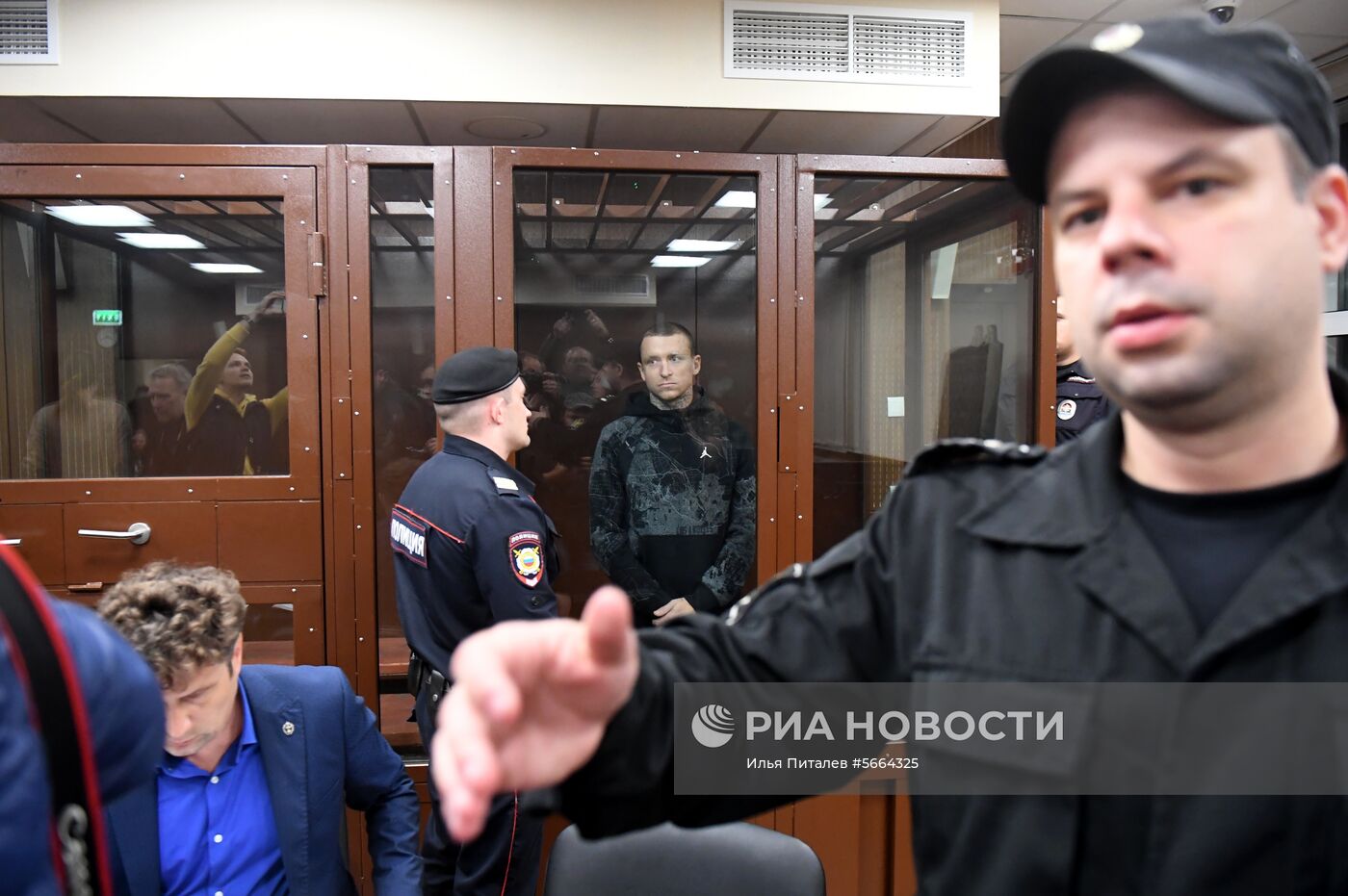 Рассмотрение ходатайства следствия об аресте А. Кокорина и П. Мамаева