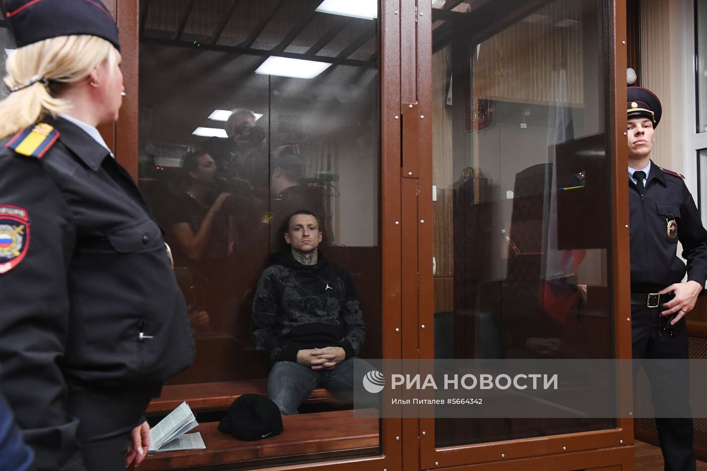 Рассмотрение ходатайства следствия об аресте А. Кокорина и П. Мамаева