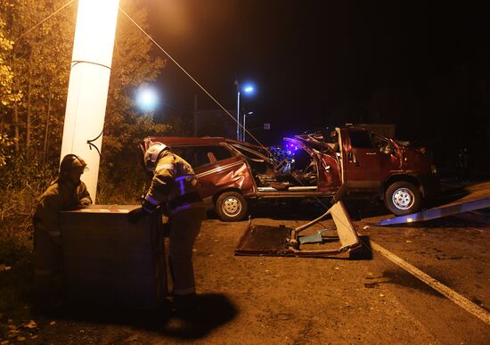 В Чувашии при столкновении автобуса с фурой погибли двенадцать человек