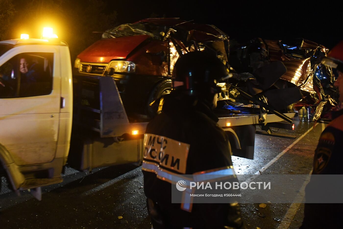 В Чувашии при столкновении автобуса с фурой погибли двенадцать человек