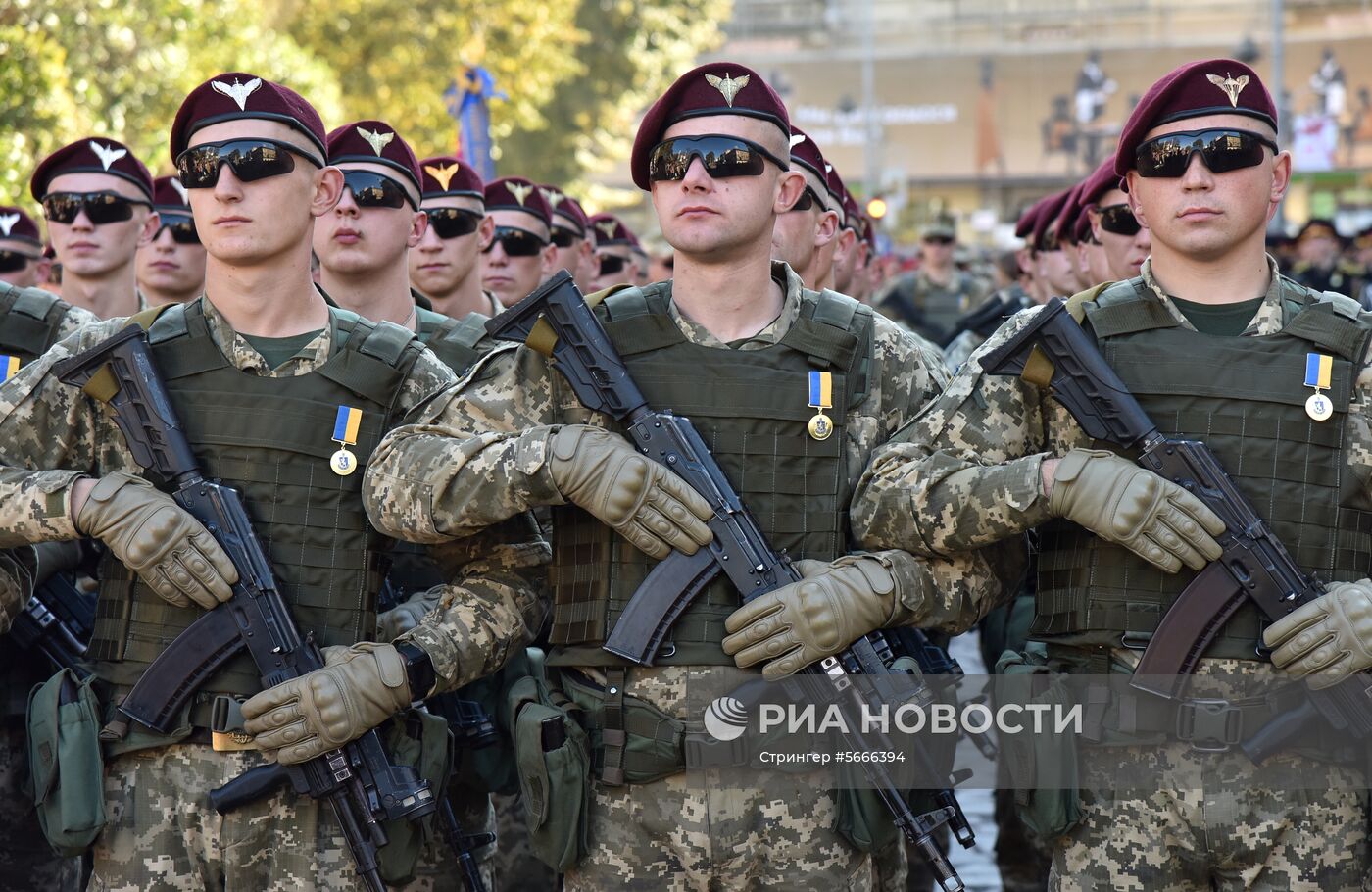 Военный парад к Дню защитника Украины во Львове